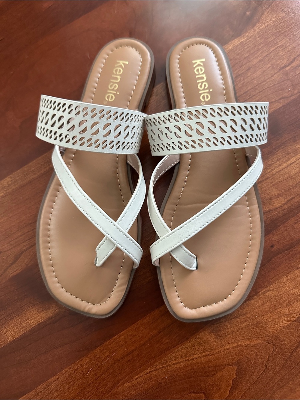 kensie off White Laser-Cut Strap Toe-Loop Sandals